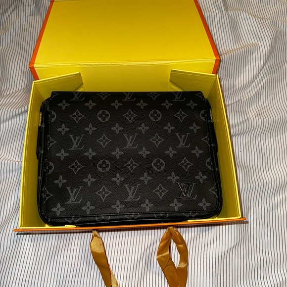 LV checker Messenger bag